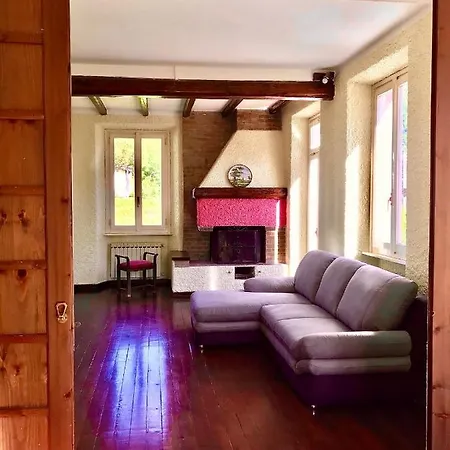 Oleandra Vip With Garden&swimming Pool 山林小屋 Dizzasco